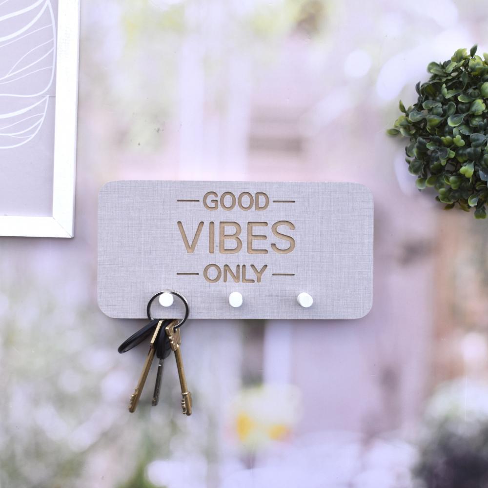 PORTA LLAVES MADERA SIMPLE (GOOD VIBES)